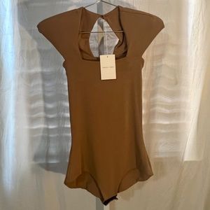 Nadia Tarr Womans one size butter original body suit cap sleave padded shoulder